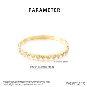 Detail of gold heart link stainless steel bracelet showing internal diameter parameters