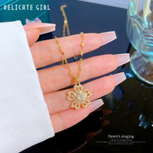 Collier fleur luxueux en acier titane avec des zircons brillants pour femme