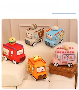 Détails de broderie et garnitures en peluche sur cinq camions-restaurants jouets