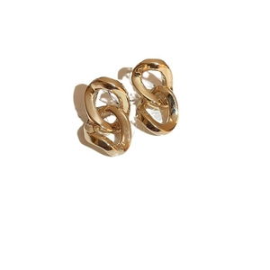 Orecchini a cerchio a catena d'oro lucido dallo stile minimalista ed elegante per donna