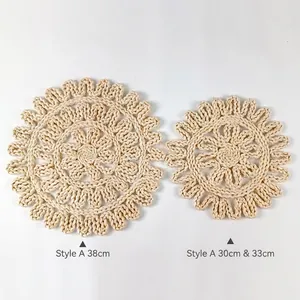 Detailed weave pattern of a 38cm wavy round handmade cornhusk placemat for table