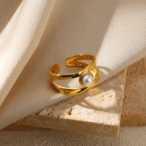 Detailed view of gold hammer-textured ring featuring a double band and a white round pearl