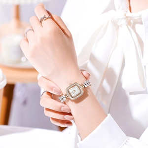 Montre carrée élégante pour femme en or rose avec cristaux brillants et bracelet bijou