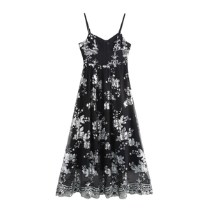 Elegantes schwarzes Paillettenkleid mit silberner Blumenstickerei und feinem Saum für Feste
