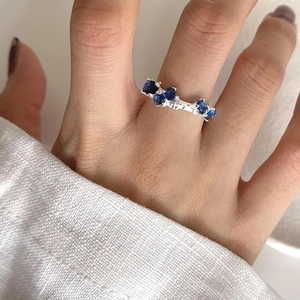 Minimalist 925 sterling silver ring with blue sapphire stones on a model's hand