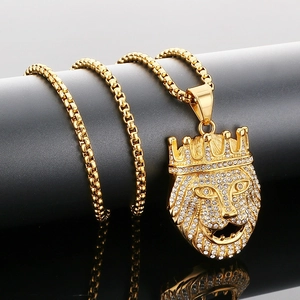 Hip-Hop Gold Löwenkopf Anhänger mit Krone und Strasssteinen auf rundem Sockel