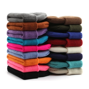 Einfarbige warme Strickmützen für Outdoor-Sportarten in verschiedenen lebhaften Farben