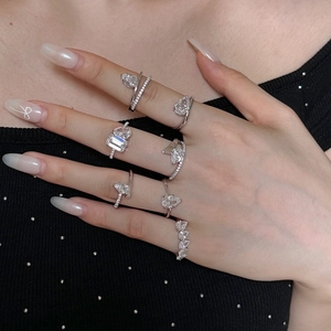 Elegant S925 sterling silver ring set with pear-shaped cubic zirconia and emerald cuts