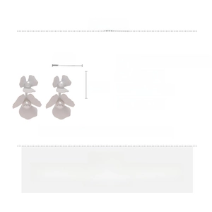 Detailed size specifications for the white floral imitation pearl earrings with iron base