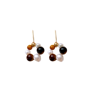 Classic gold-plated hoop earrings with alternating white pearls and dark beads