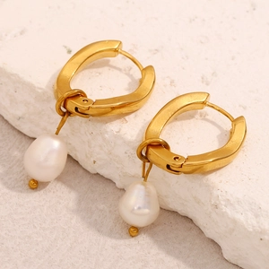 Macro shot of 18K gold plated U-shaped earring with dangling natural drop pearl
