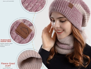Detailansicht Strickmütze Set mit warmem Fleecefutter und sportlichem Lederetikett am Saum