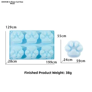 Vista macro dello stampo in silicone blu con 6 cavità a zampa di gatto e resina