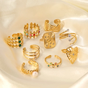 9-piece gold-plated stainless steel ring set with zircon and pearls on satin