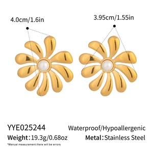 Detailed size and specs for 18K gold-plated stainless steel flower pearl earrings