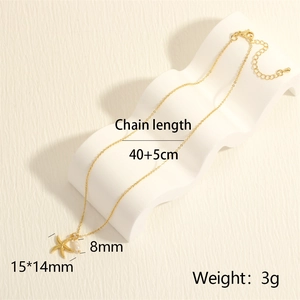 Detail showing 8mm pearl and starfish pendant with 40+5cm chain dimensions