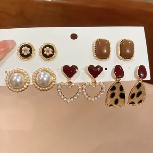 Vintage Geometrische Herz Blume Leopard Ohrstecker Legierung Künstliche Perle Mit Silbernem Ohrstecker Für Damen