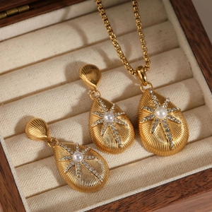 French style gold-plated stainless steel starburst jewelry set with pearls and zircons