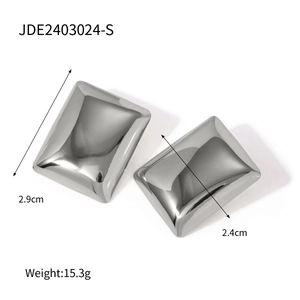 Detailed view of silver square metal earrings with size 2.9cm x 2.4cm and weight 15.3g