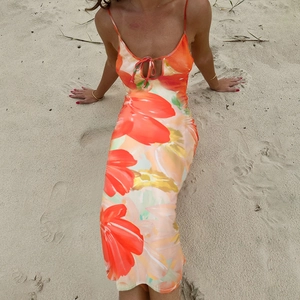 Sexy Maxikleid mit Blumendruck und rückenfreiem Halfter-Design für den Strandurlaub