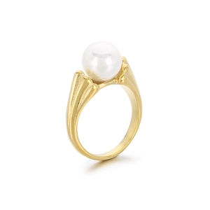 Elegant 18K gold plated stainless steel ring featuring a single white pearl centerpiece