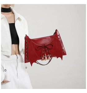 Sac à main bandoulière chauve-souris rouge gothique avec rivets et nœud papillon pour femme