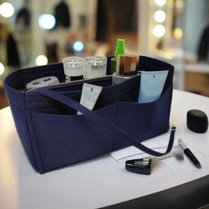Insert d'organisateur en feutre bleu marine avec compartiments pour maquillage et voyage