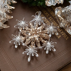 Fiocco di neve natalizio in acrilico con paillettes dorate per decorare l'albero