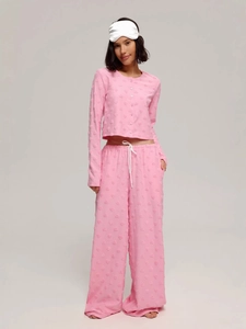 Ensemble pyjama rose avec cœurs floqués, cardigan long, pantalon et masque en soie