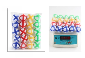 Detalle de 20 pelotas de golf adhesivas de colores con correas de velcro para set deportivo