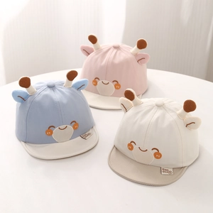 Casquettes bébé mignonnes avec bois 3D et visages de dessin animé en bleu, rose et beige