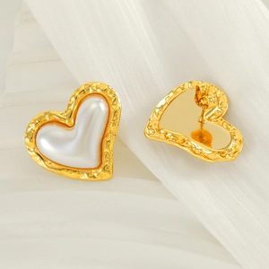 18k gold heart-shaped stud earrings with inlaid pearls and textured metal finish