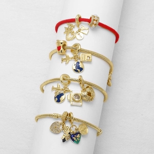 Bracciale Con Charms Catena Serpente Rame Placcato Oro 18K Tema Viaggio Aereo Passaporto Globo Zircone Smalto Moda Gioielli Donna