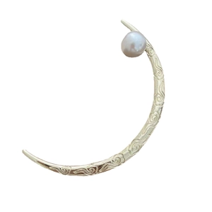 Elegant crescent moon hair pin with auspicious cloud patterns and baroque pearl