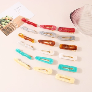 Lot de barrettes minimalistes en résine acrylique aux designs ondulés et géométriques