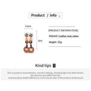 Detail showing dimensions of resin and rattan earrings set with material specifications