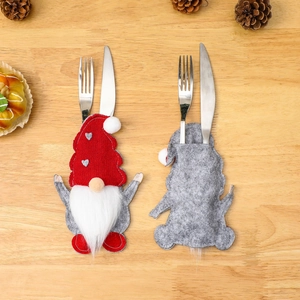 Weihnachts-Zwerg Besteckhalter-Set mit roten und grauen Filzmützen für festliche Tische