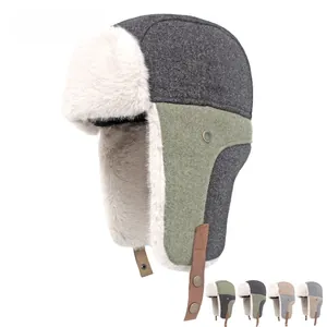 Details zur Wintermütze mit dickem Kunstfellfutter und verstellbarem Lederband