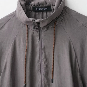 Giacca bomber grigia da donna con collo alto e coulisse intrecciata marrone scuro