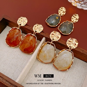 Vintage irregular geometric resin earrings in amber, cream, and dark green marble finish
