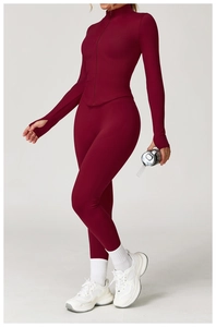 Détail de l'ensemble de sport côtelé sans couture avec passe-pouces et legging taille haute