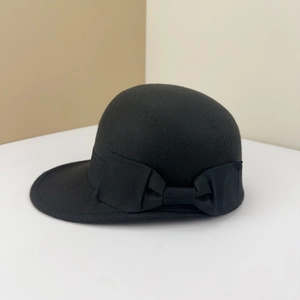 Detailed view of the black wool felt equestrian hat with an elegant grosgrain bow ribbon