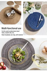 Detail van geweven ronde placemats in diverse kleuren met hittebestendige textuur