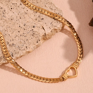 Fashion Stainless Steel Hollow Heart Pendant Necklace For Women Electroplated Minimalist Cuban Link Chain Choker Jewelry Gift