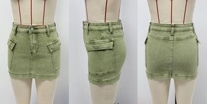 Vues détaillées d'une mini-jupe en jean vert taille haute avec poches cargo utilitaires