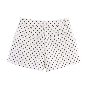 Detailansicht weißer Polka-Dot-Shorts mit hoher Taille und hinteren Taschen