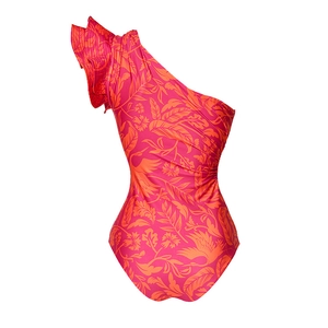 Détail de la bordure à volants asymétriques et motif tropical sur haut de bikini