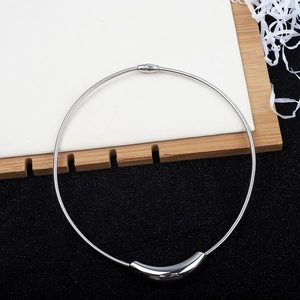 Close-up of a minimalist silver titanium choker with a curved metal bar pendant
