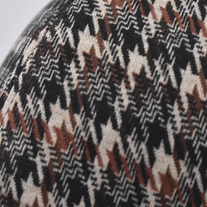 Vue macro du motif pied-de-poule classique et de la texture en maille épaisse de la casquette