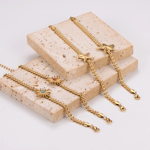 Set de bracelets dorés en acier inoxydable avec étoiles de mer et charmes de gemmes